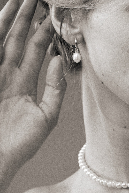 Shining Pearl Earring