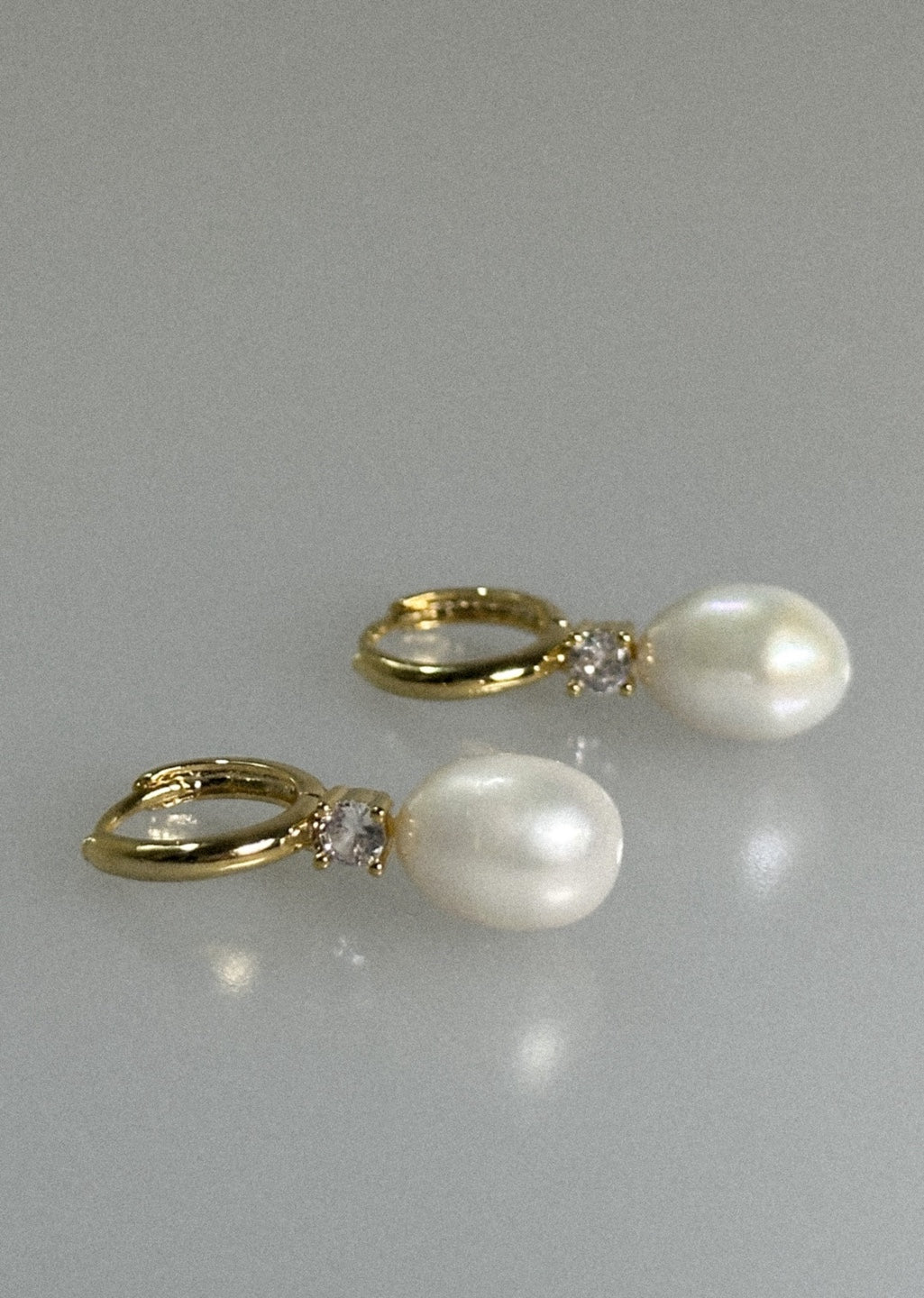 Shining Pearl Earring